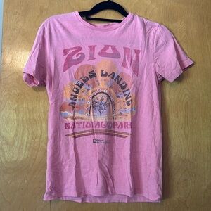 Used old navy pink graphic tee size XS